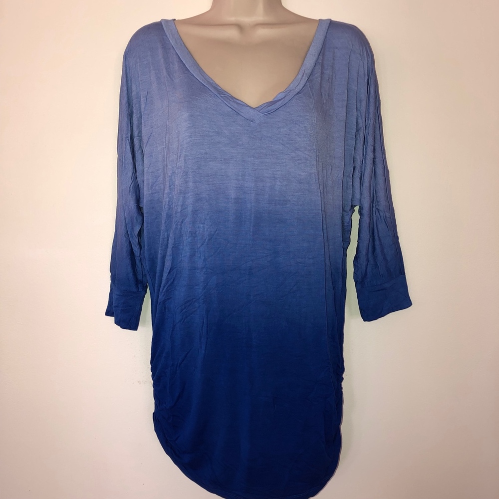LOCK & LOVE ombre blue ruched sides 3/4 knit top